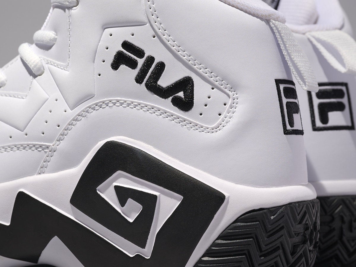 フィラの白スニーカーMBのサイドロゴ寄り