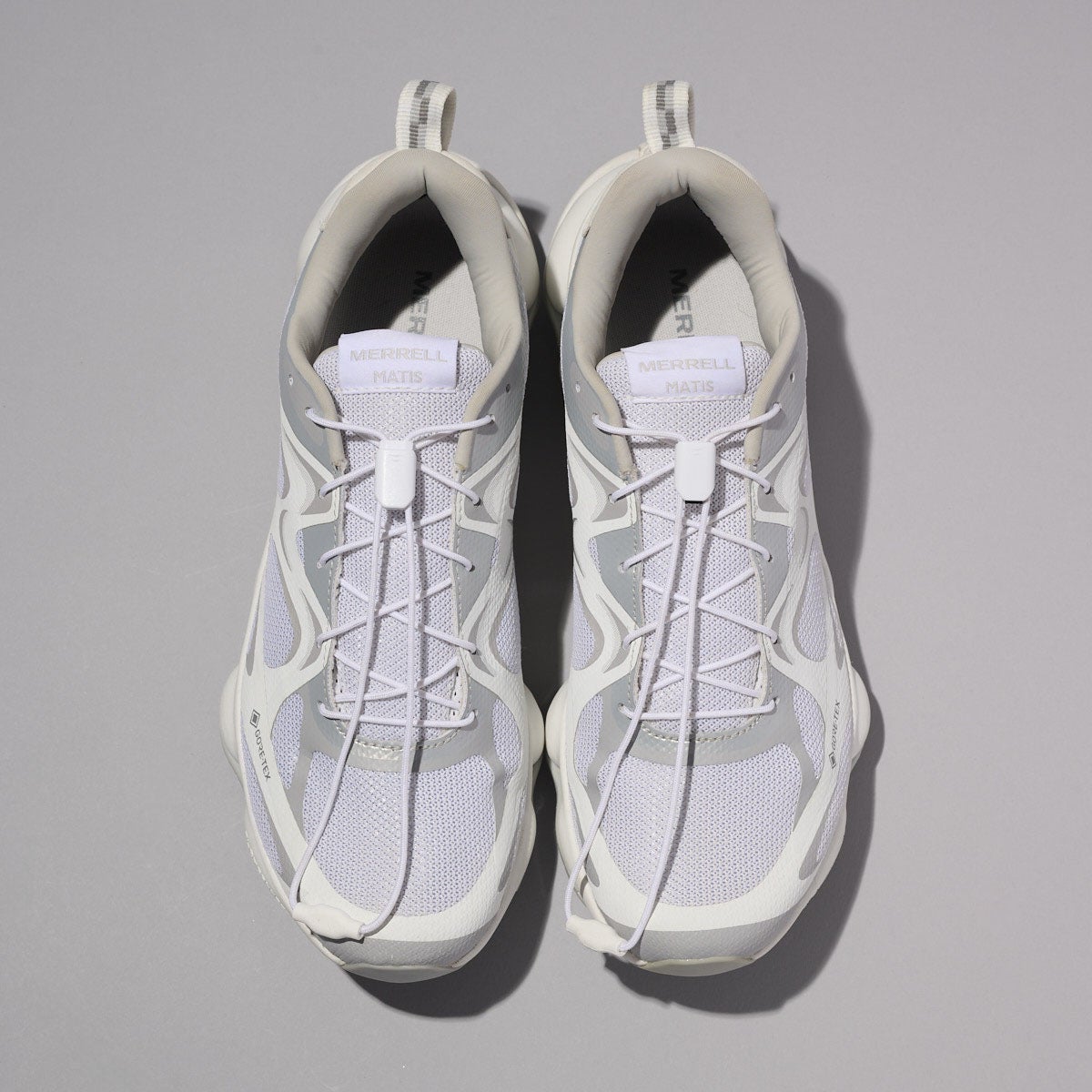 メレルの新作スニーカー SPEED ARC MATIS GORE-TEX&reg; 白スニーカー 俯瞰