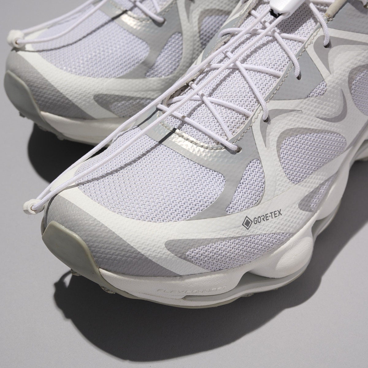 メレルの新作スニーカー SPEED ARC MATIS GORE-TEX&reg; 白スニーカー つま先