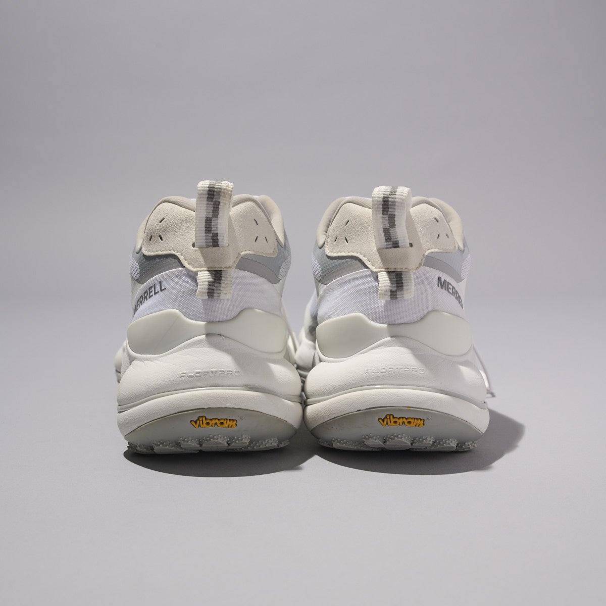 メレルの新作スニーカー SPEED ARC MATIS GORE-TEX&reg; 白スニーカー 後ろ