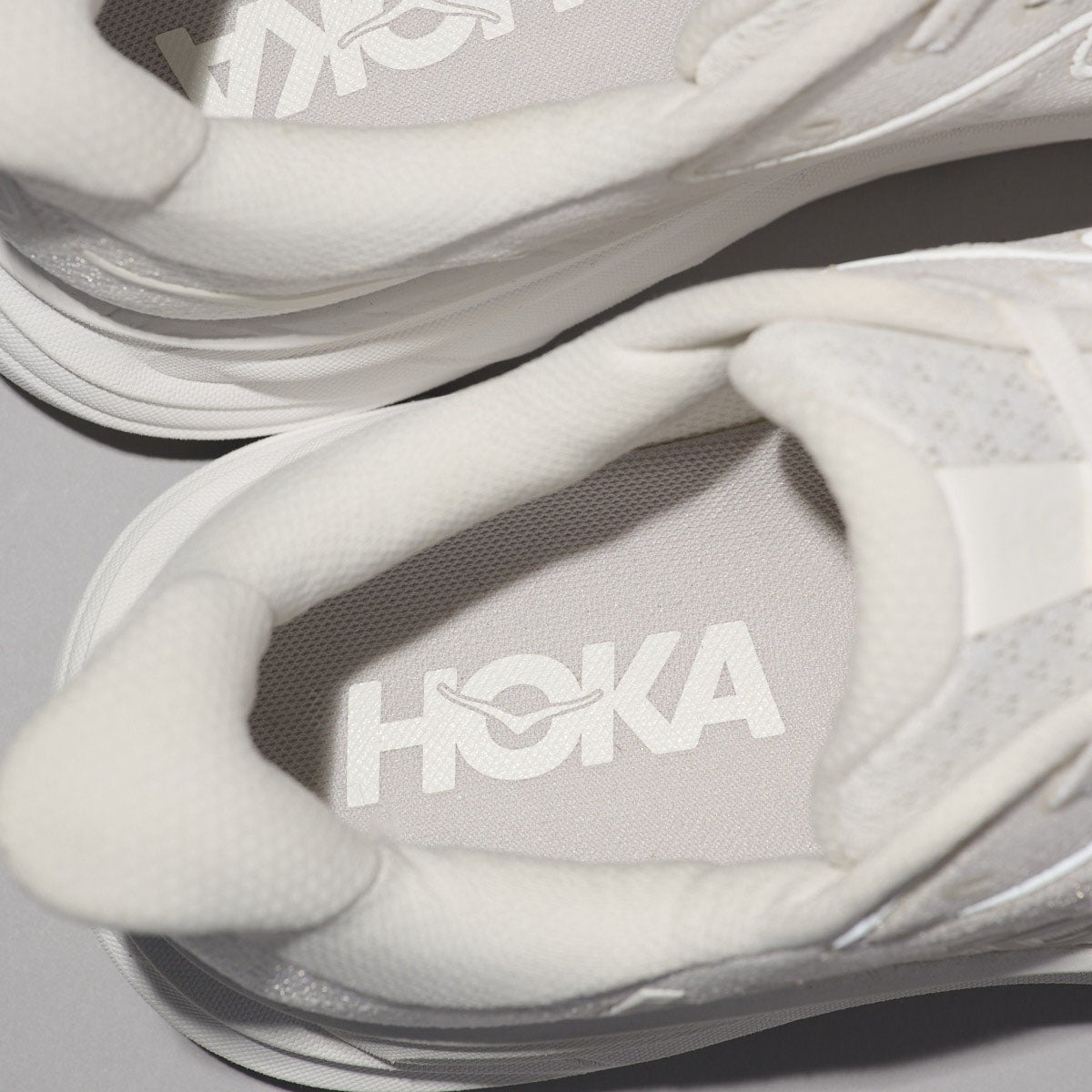 ホカの白スニーカーのClifton 10のインソール