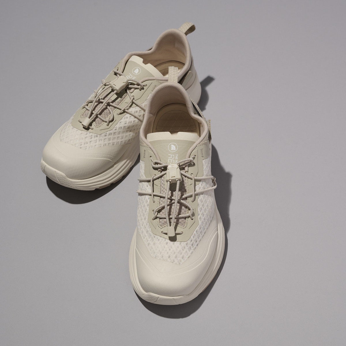 ザ・ノース・フェイスの新作白スニーカー リアクティブ ロームの俯瞰