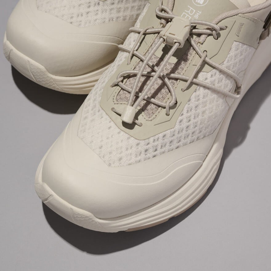 ザ・ノース・フェイスの新作白スニーカー リアクティブ ロームのトゥ