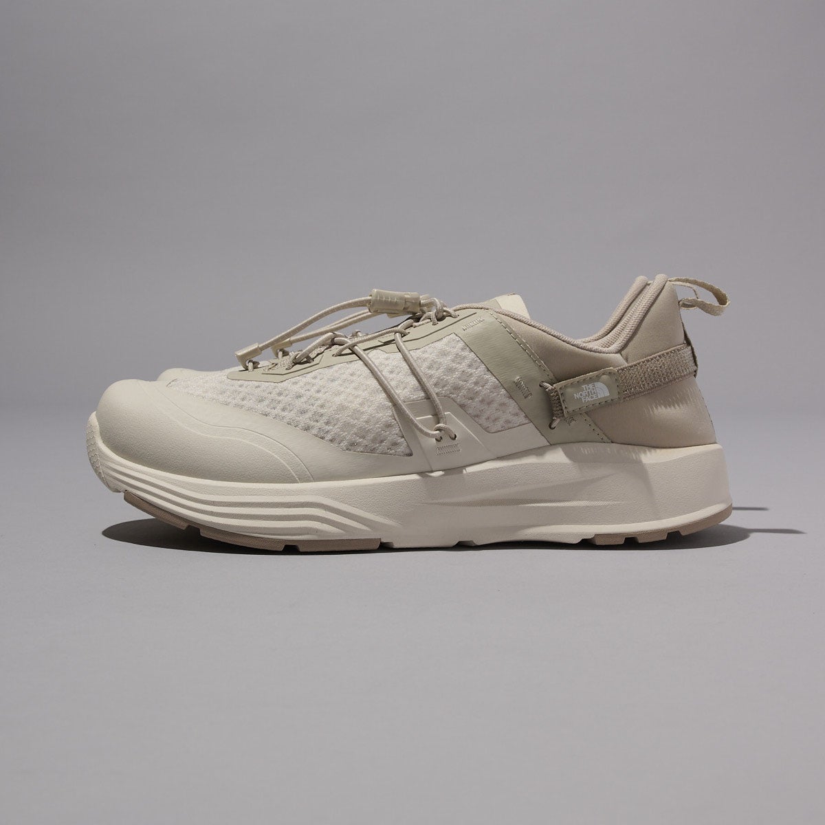 ザ・ノース・フェイスの新作白スニーカー リアクティブ ロームのサイド2