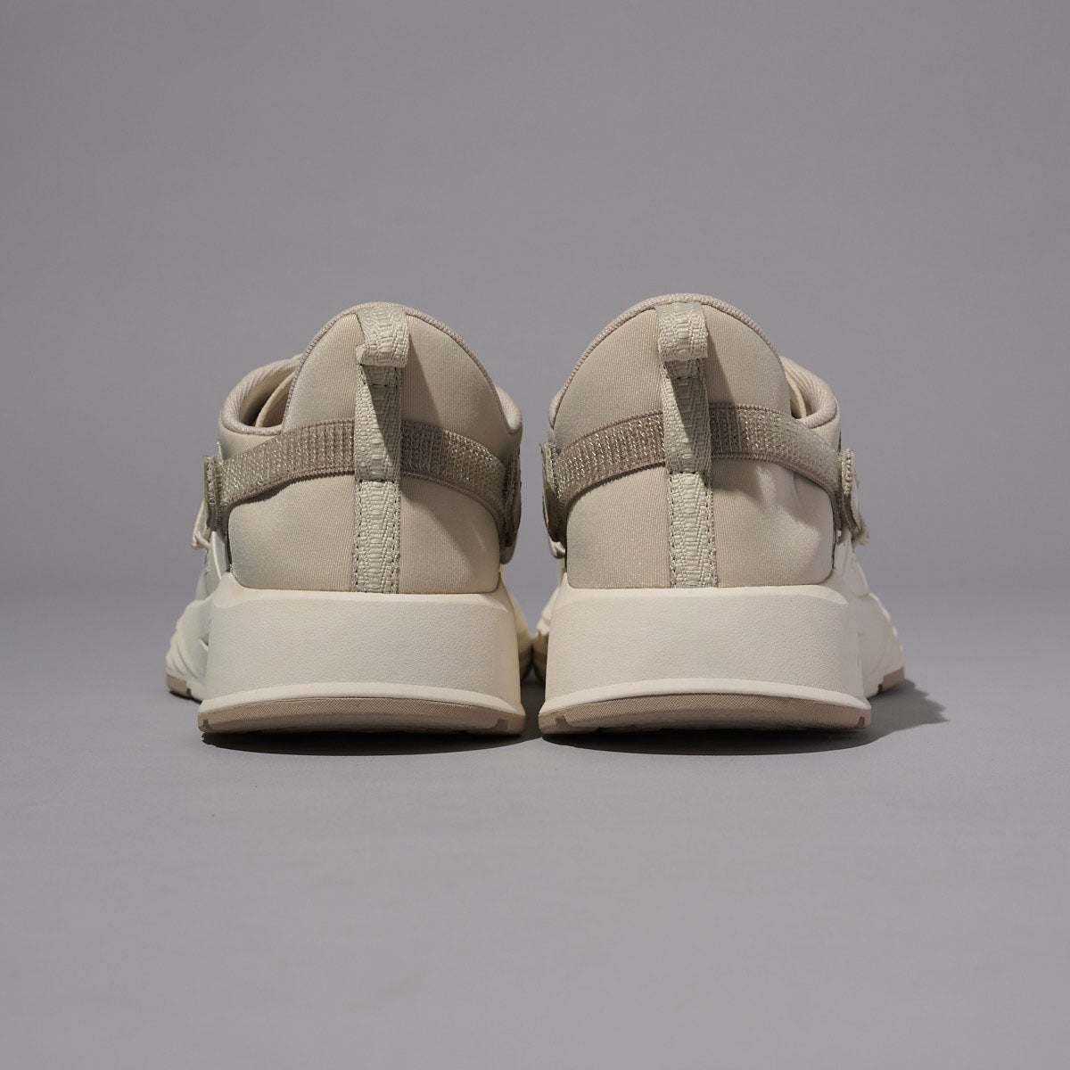 ザ・ノース・フェイスの新作白スニーカー リアクティブ ロームのヒール