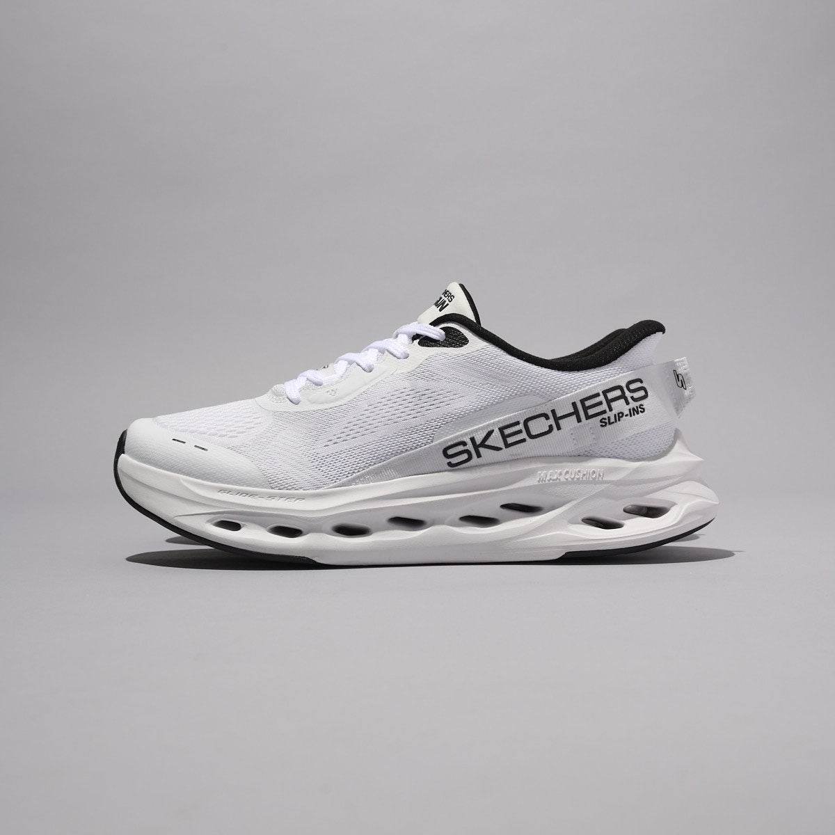 「スケッチャーズ スリップインズ」の『マックスクッショニング グライドステップ - アドバート』 サイドデザイン