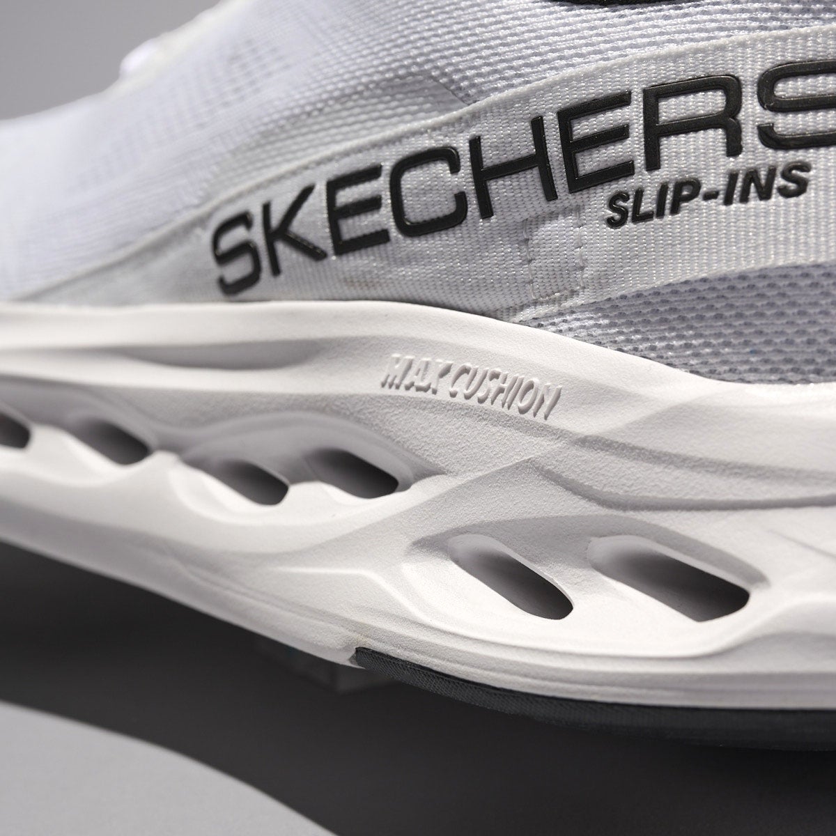 「スケッチャーズ スリップインズ」の『マックスクッショニング グライドステップ - アドバート』 ソール部分