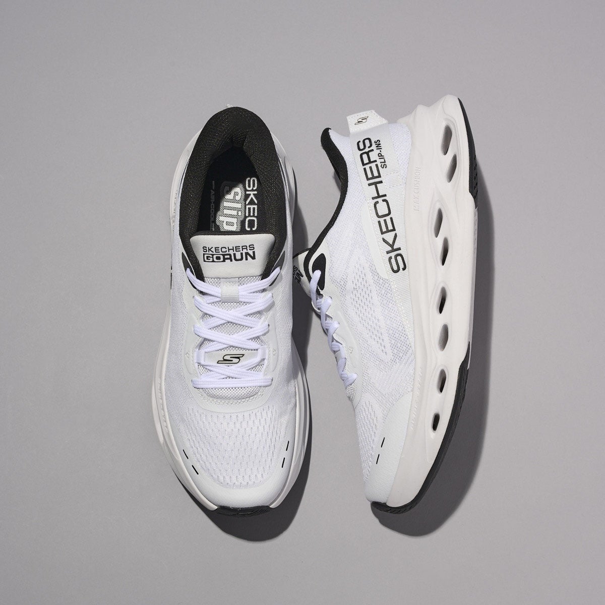 「スケッチャーズ スリップインズ」の『マックスクッショニング グライドステップ - アドバート』 サイドの全体