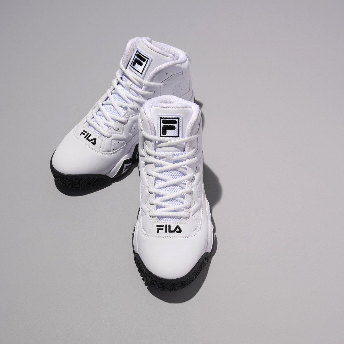 フィラの白スニーカーMBの俯瞰1