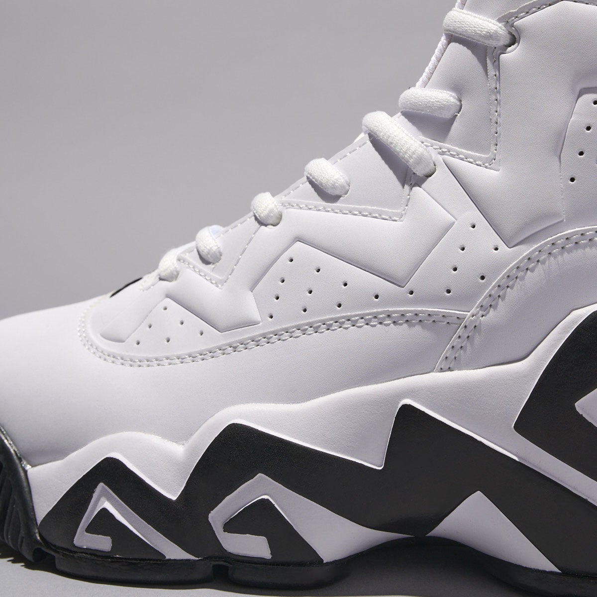 フィラの白スニーカーMBの素材感