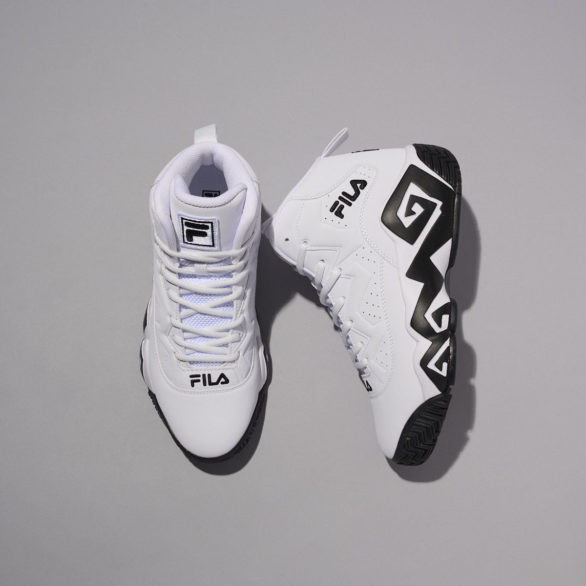 フィラの白スニーカーMBの俯瞰2