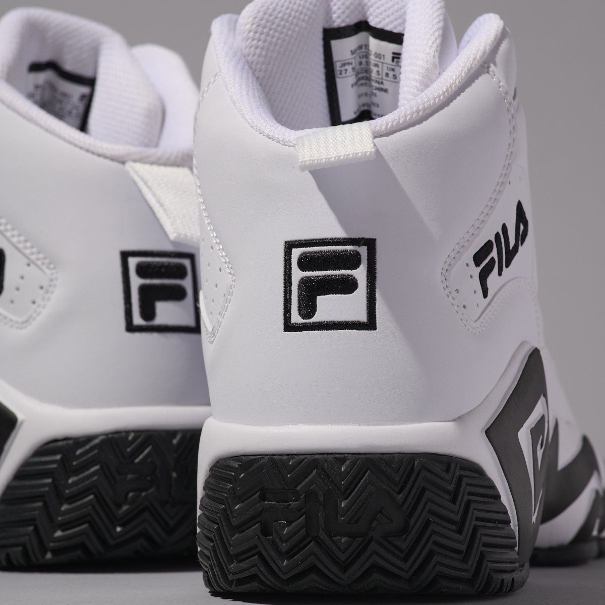 フィラの白スニーカーMBのヒールロゴ寄り