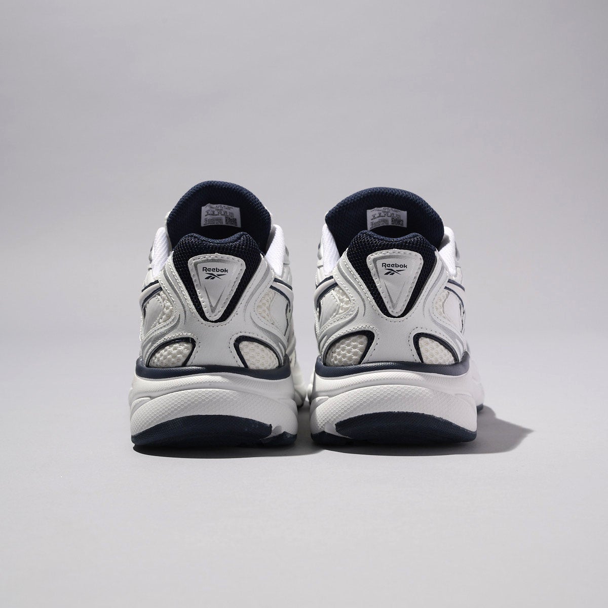 リーボックの白スニーカー/BELWAVEのヒール