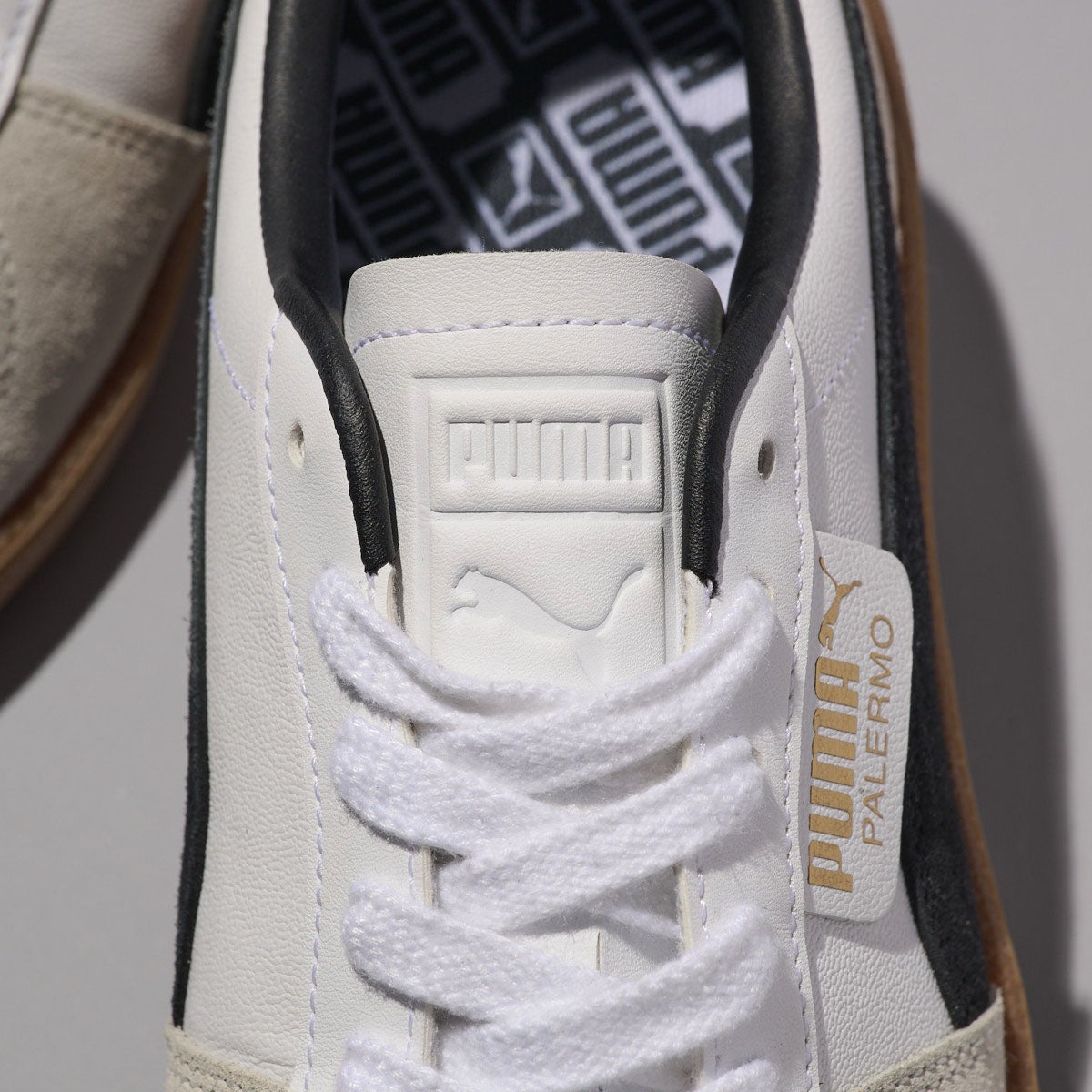 プーマの白スニーカー パレルモ レザー スニーカー　シュータン