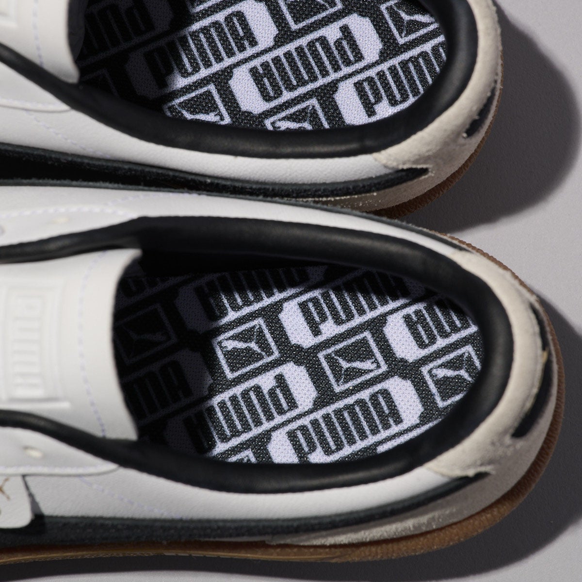 プーマの白スニーカー パレルモ レザー スニーカー　中敷き