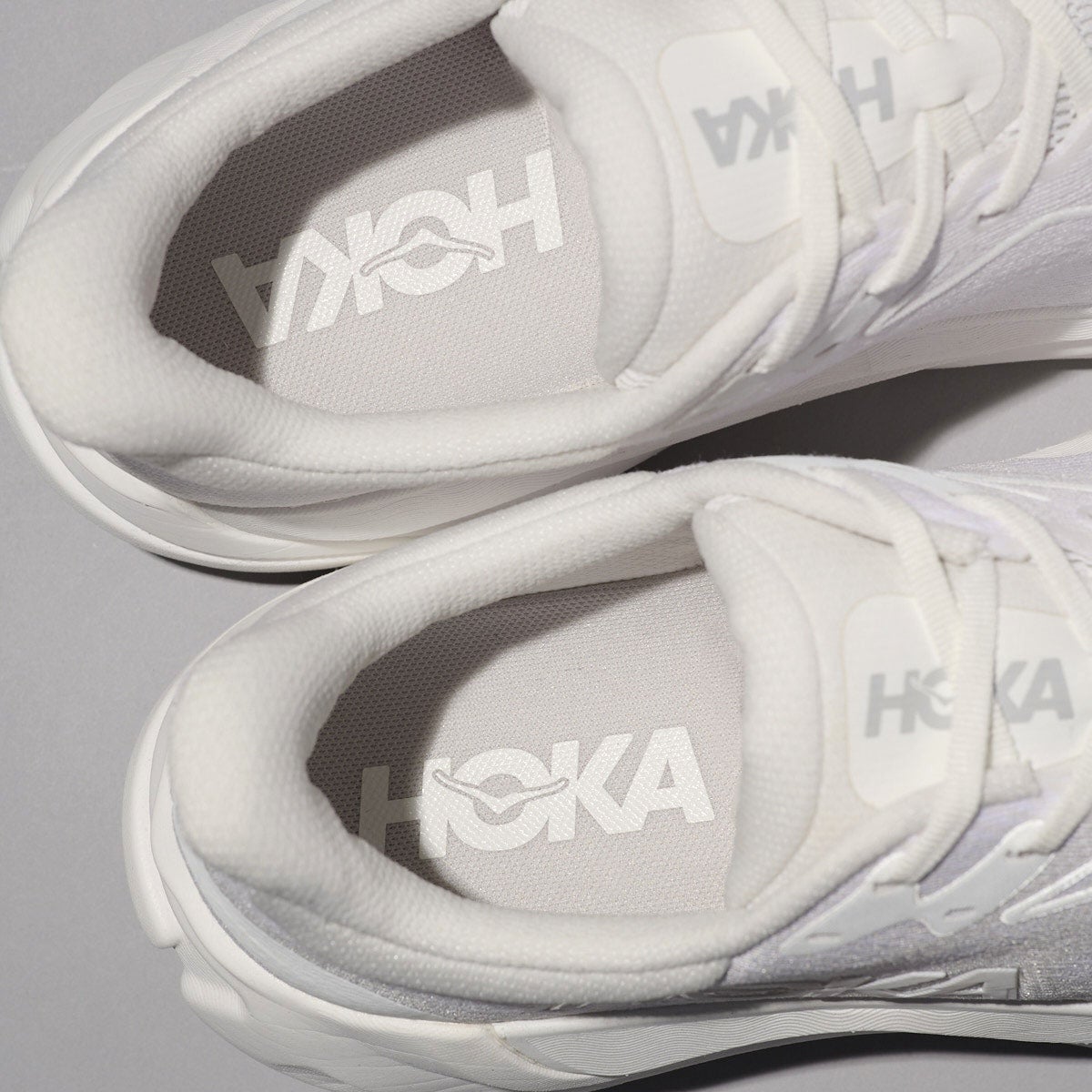 ホカの白スニーカー ARAHI 8　インソール部分