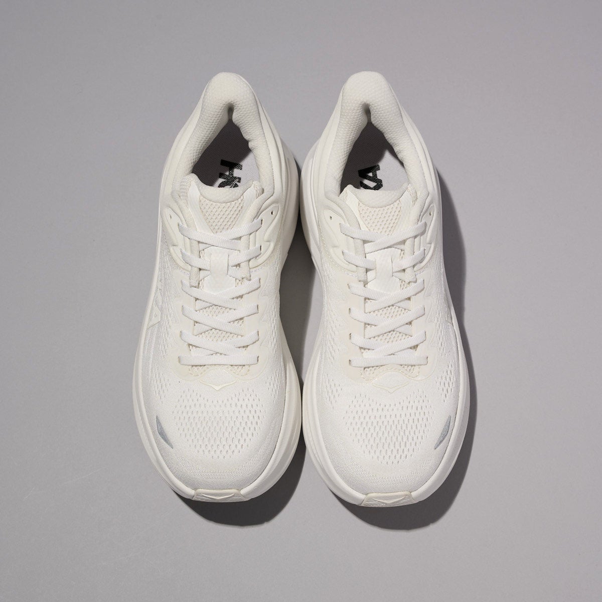 ホカの新作白スニーカー ボンダイ 9のアッパー