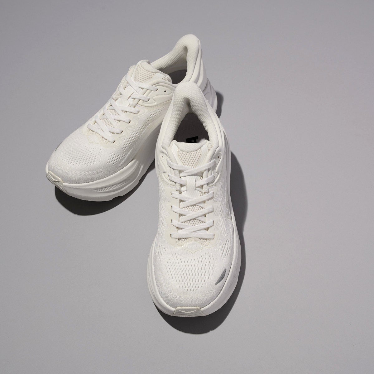 ホカの新作白スニーカー ボンダイ 9のアッパー２