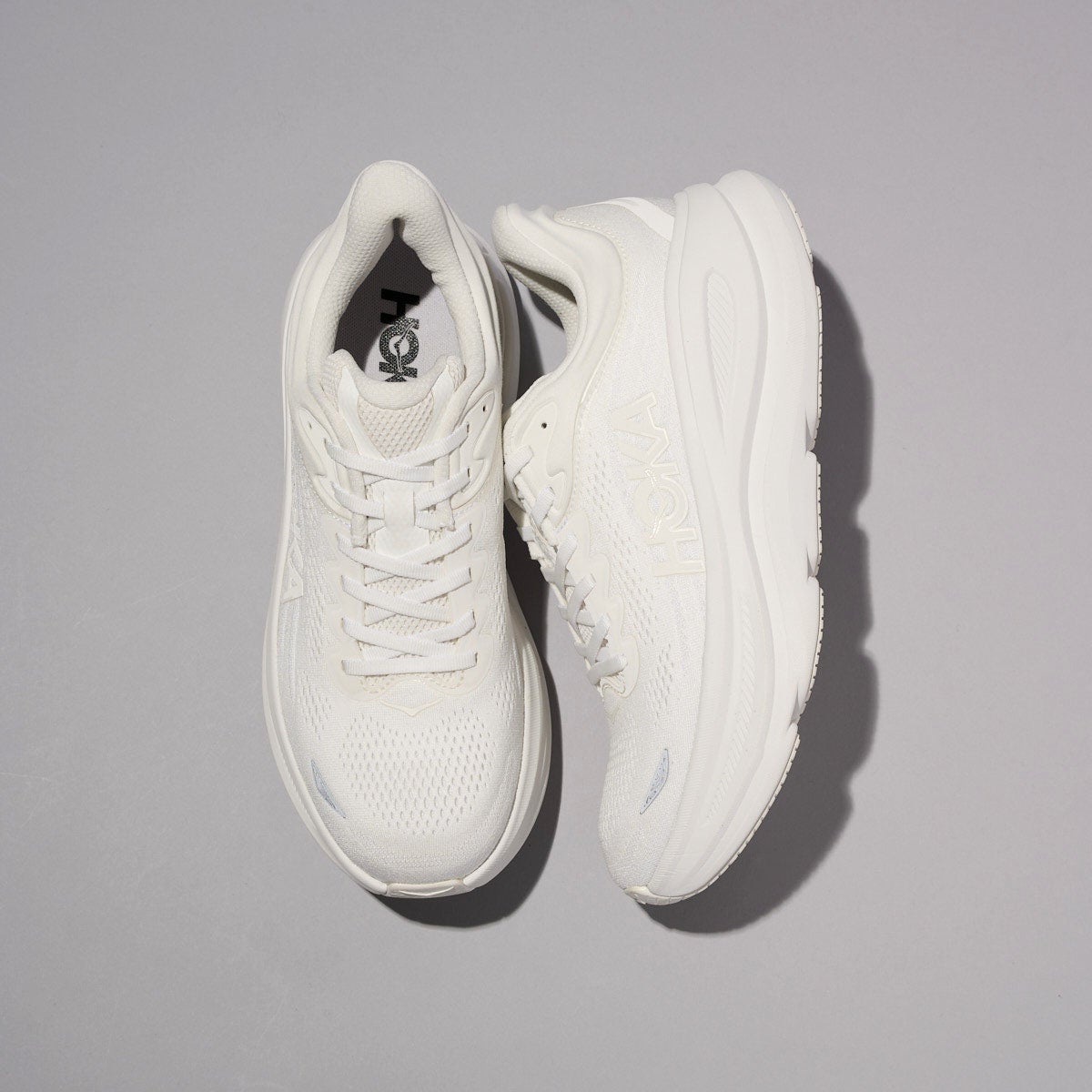 ホカの新作白スニーカー ボンダイ 9の俯瞰