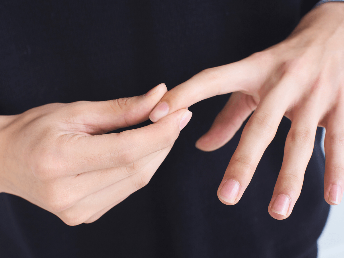 ハンドクリーム塗り方 ネイル部分