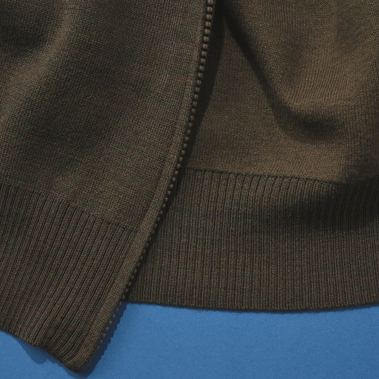 エディターが買ってよかったユニクロ ユーの愛用ニットダブルフェイスフルジップジャケットの裏地