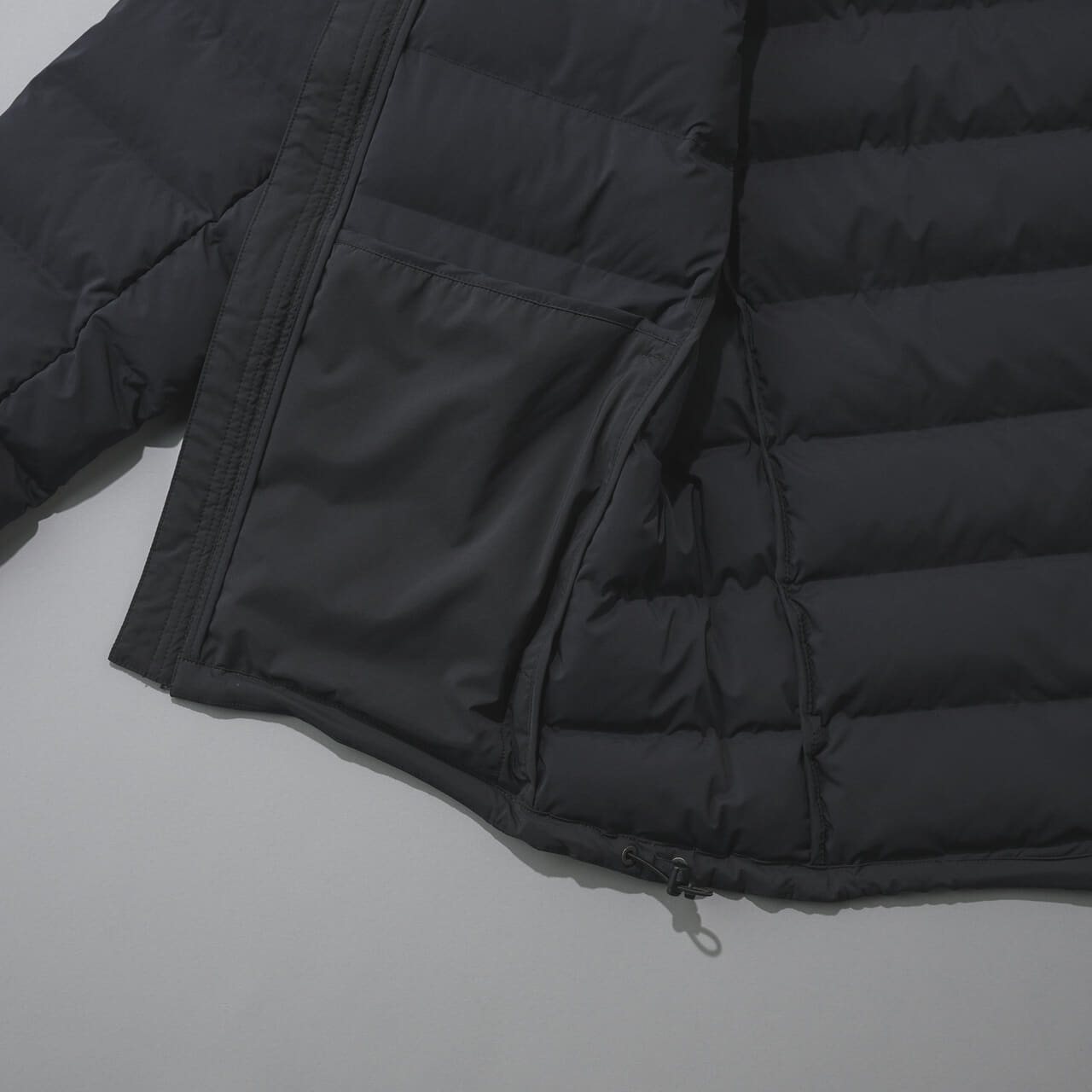 フォックスファイヤーの黒いサーモフラッフィジャケットの裏地