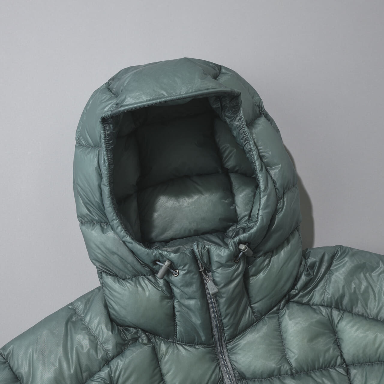 モンベルのダウン/US EXライト ダウン アノラックのフード