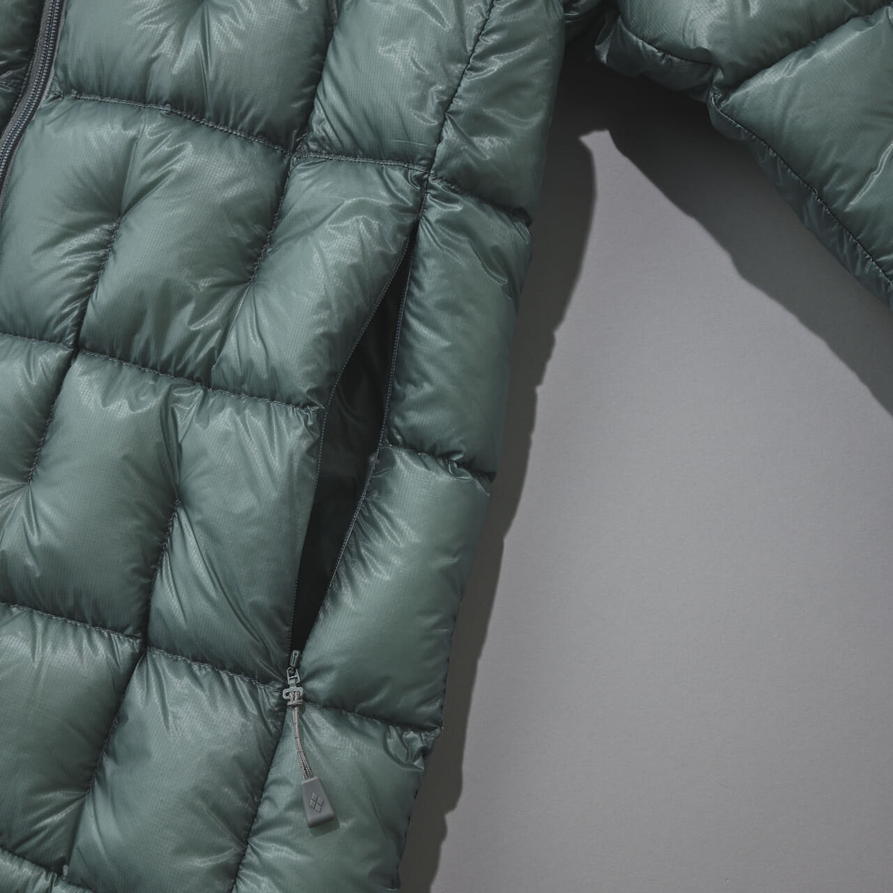 モンベルのダウン/US EXライト ダウン アノラックのポケット