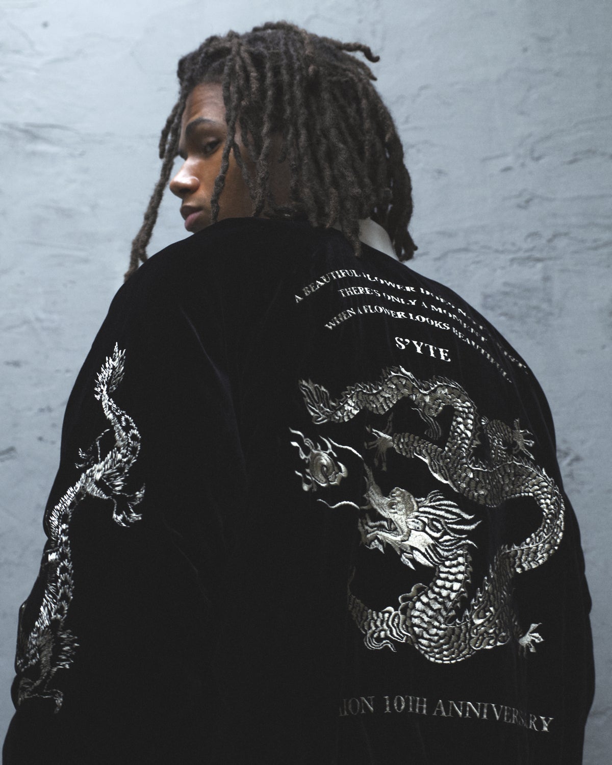 TAION &times; S'YTE 「リバーシブル ダウンスカジャン」着画