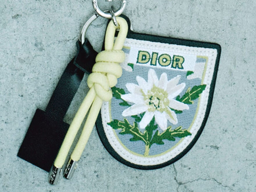 今年のギフトは、チャームにしない？ 特別な日に贈りたい、ラグジュアリーブランドのチャーム図鑑