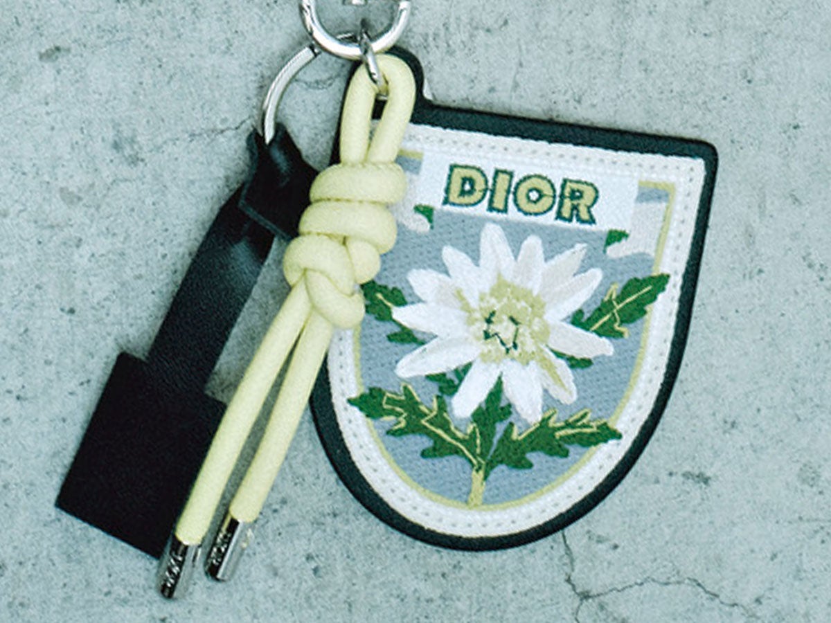 今年のギフトは、チャームにしない？ 特別な日に贈りたい、ラグジュアリーブランドのチャーム図鑑