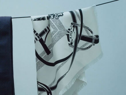 ホリデーシーズンの着こなしを格上げする、エルメスの特別な小物たち。スカーフ、ネクタイ、革手袋