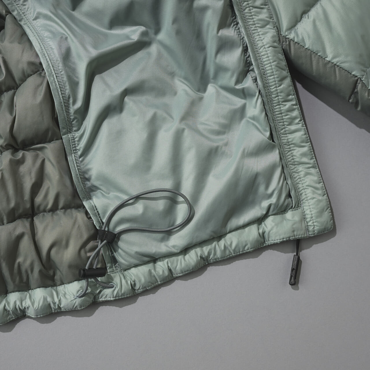 モーマットのダウン 750FP Prime Down Jacketの裏地コード