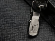 年末年始に狙うべきはハイブランドの「黒財布」。エルメス、カルティエ、ルイ・ヴィトン…キャッシュレス派にもオススメな一生モノレザーな12選！