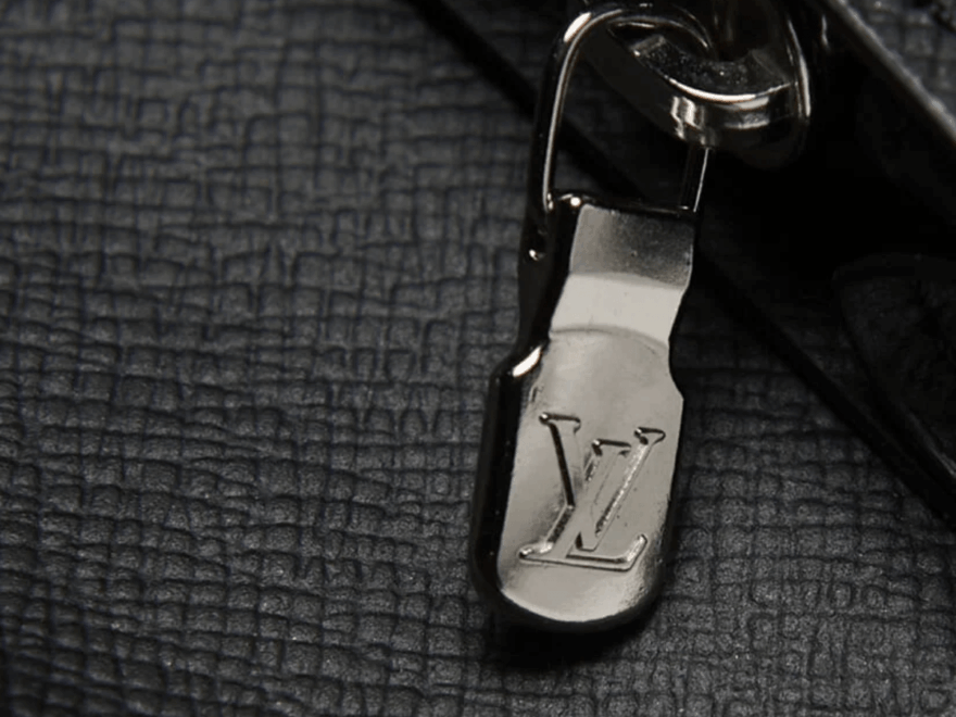 年末年始に狙うべきはハイブランドの「黒財布」。エルメス、カルティエ、ルイ・ヴィトン…キャッシュレス派にもオススメな一生モノレザーな12選！