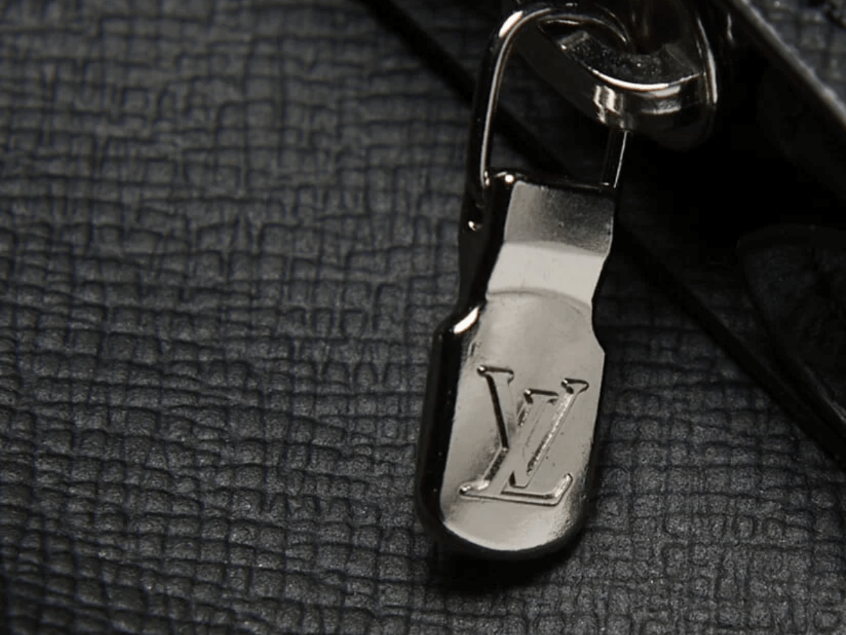 年末年始に狙うべきはハイブランドの「黒財布」。エルメス、カルティエ、ルイ・ヴィトン…キャッシュレス派にもオススメな一生モノレザーな12選！