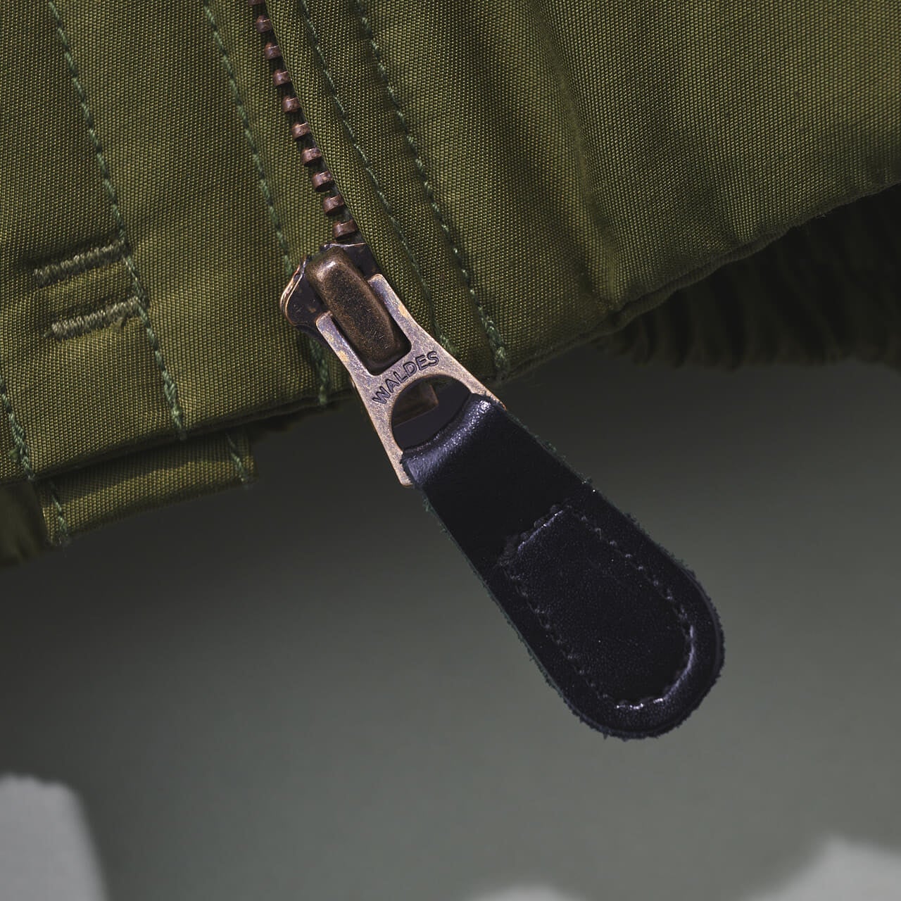 ヘリルの新作ダウンのジッププル