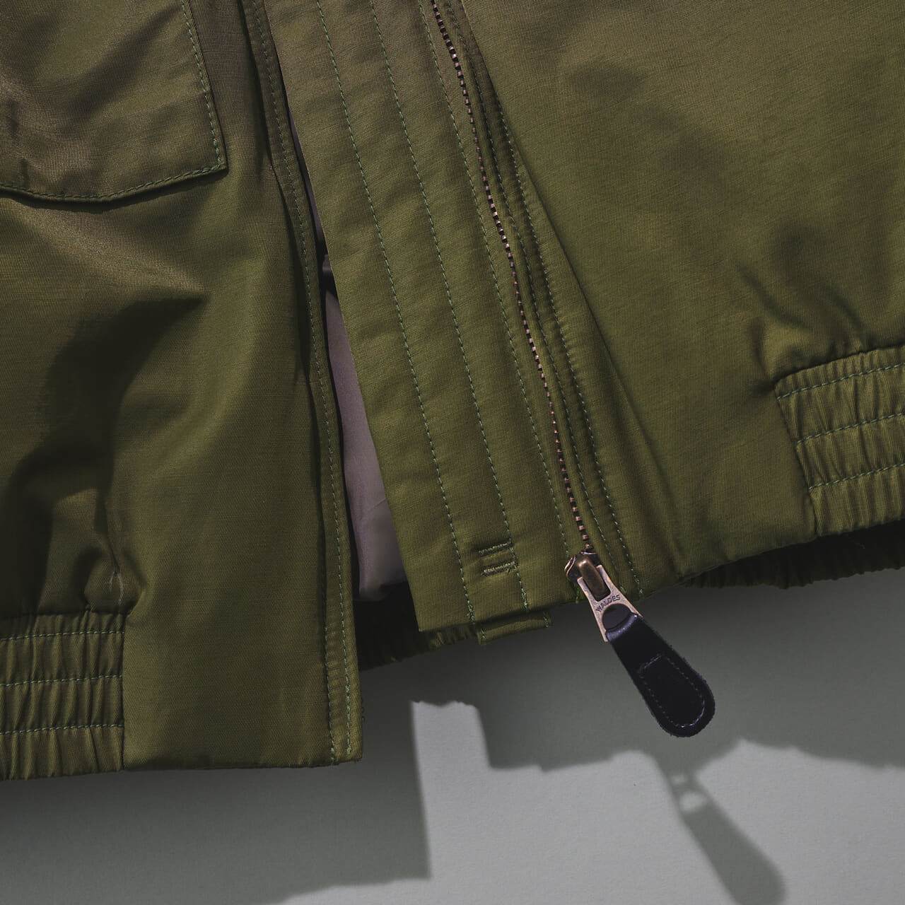 ヘリルの新作ダウンのジップ