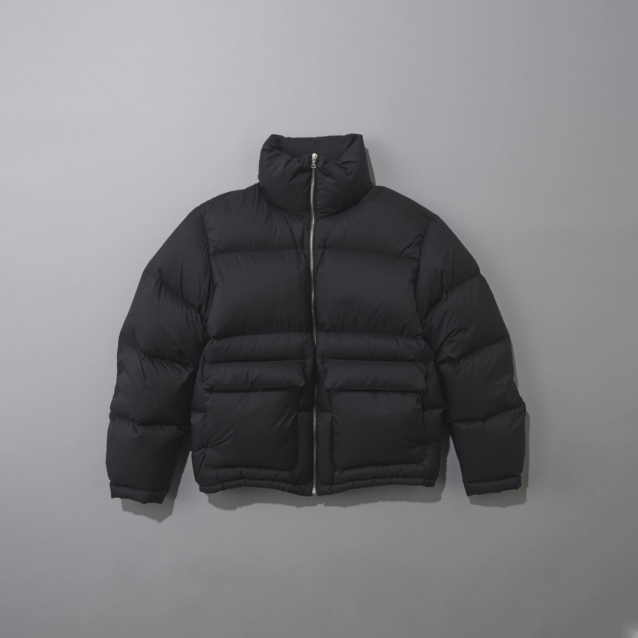 オーラリーの新作黒ダウン/SUPER LIGHT NYLON RIPSTOP DOWN BLOUSON