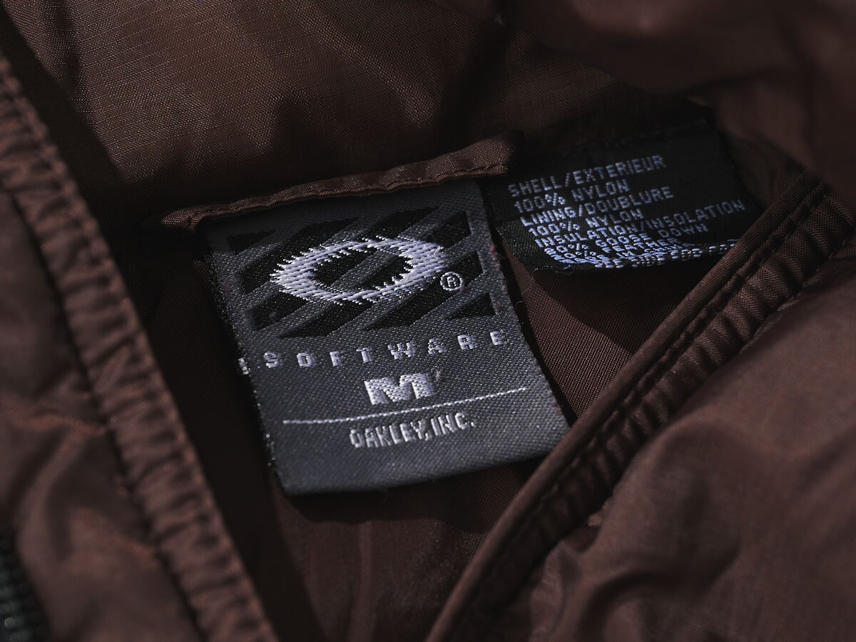 エディターが買ってよかった「オークリー 」00sのダウンジャケットのタグ