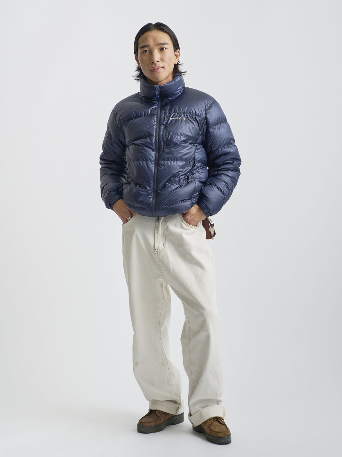 モンベルのアルパインダウン ジャケットのオシャレな着こなし