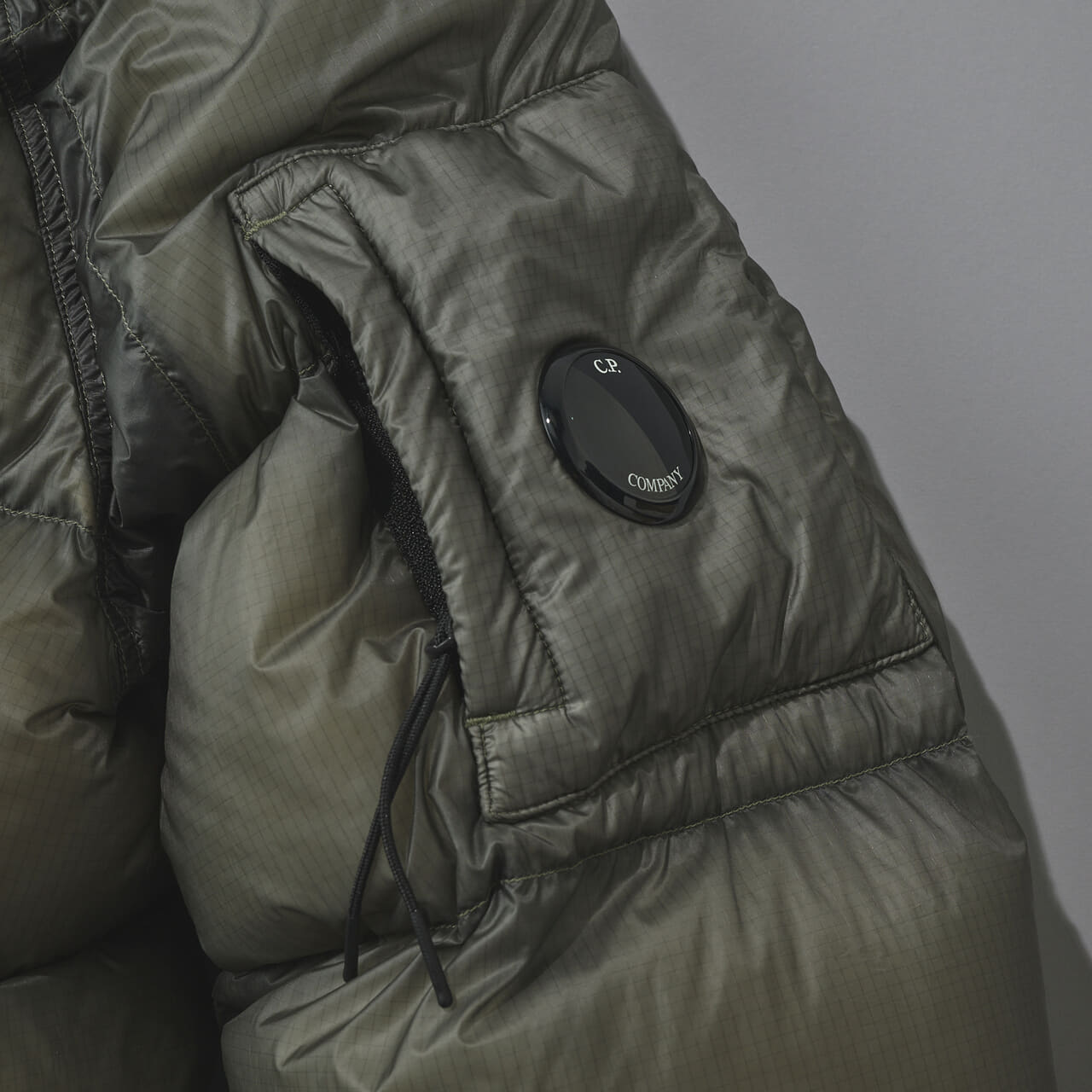 シーピーカンパニーのダウン/DD.D. Shell Hooded Down Jacketのレンズ