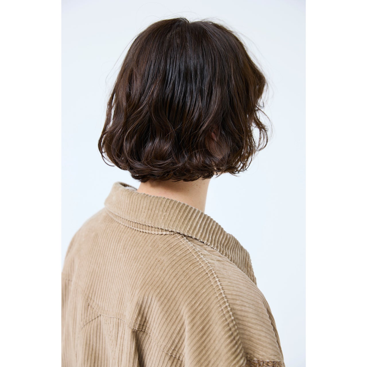 やり過ぎない個性が光る、ニュアンスパーマで作る重めボブ