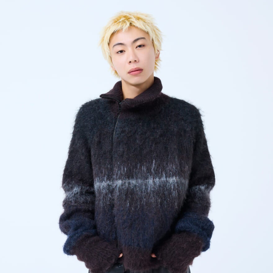 古着が似合うロックなヘアは、ドライ質感なハイトーン一択