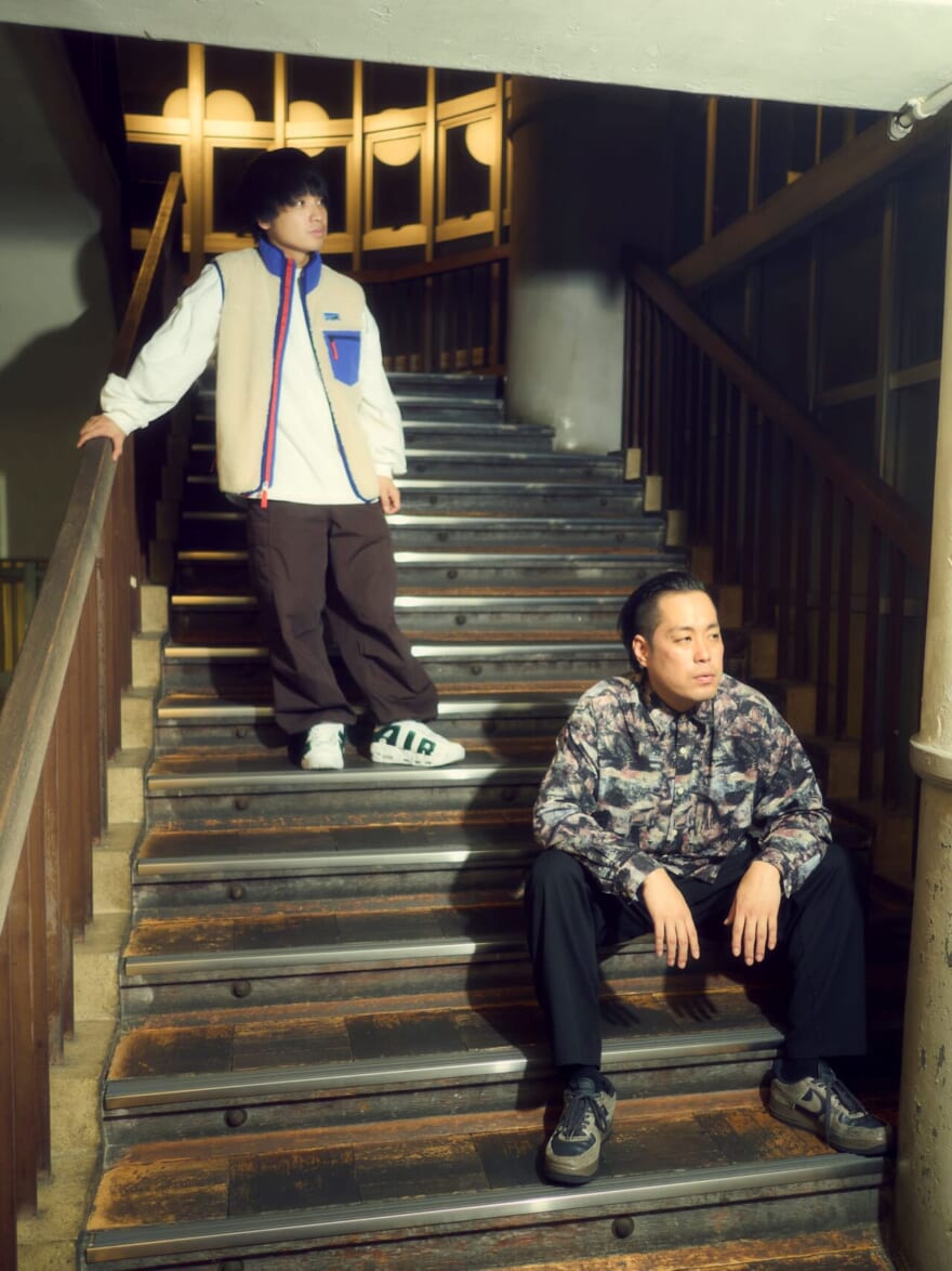 エバースさん二人組階段ポートレート