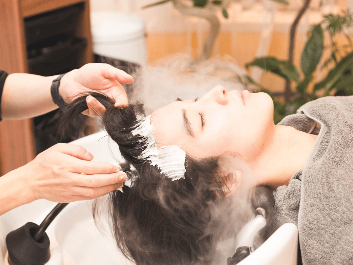 lush spa新宿 ヘアラボ体験 トリートメントの様子