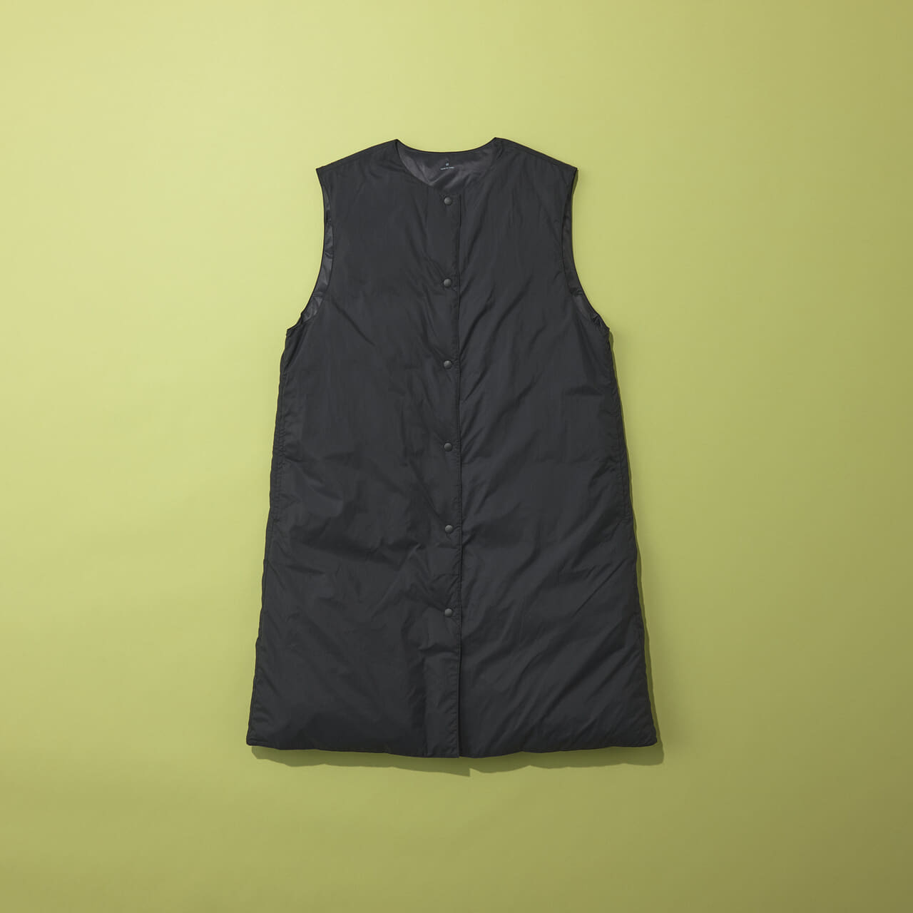 婦人 軽量ダウンポケッタブルノーカラーロングベスト4