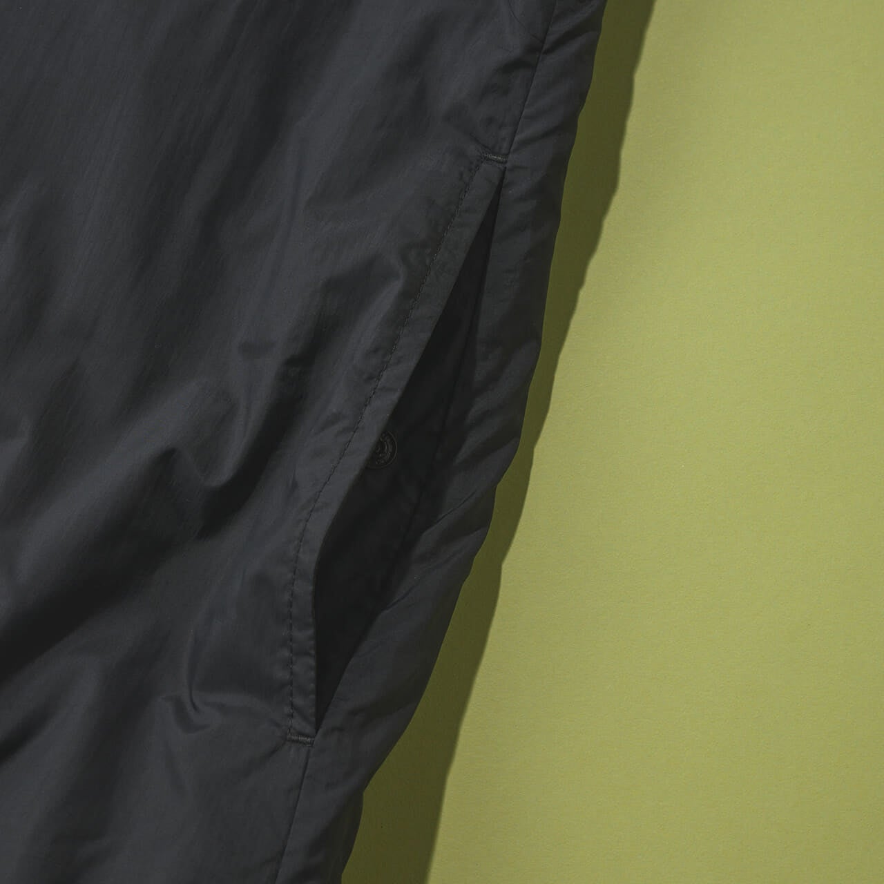 婦人 軽量ダウンポケッタブルノーカラーロングベスト7