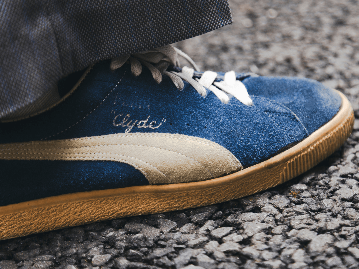 そそ・中澤僚基さんの冬ファッション プーマのスニーカー サイド