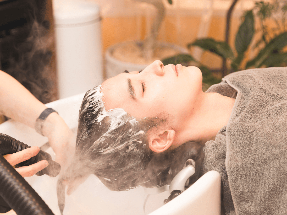 lush spa新宿 ヘアラボ体験 トリートメントの様子